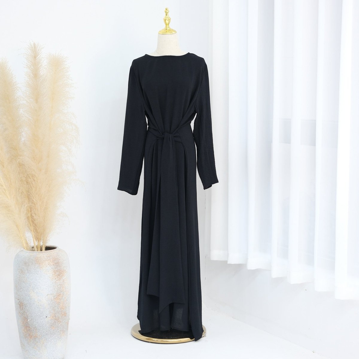 Abaya Crêpe Élégante Ajustée à Lacets (MA136)