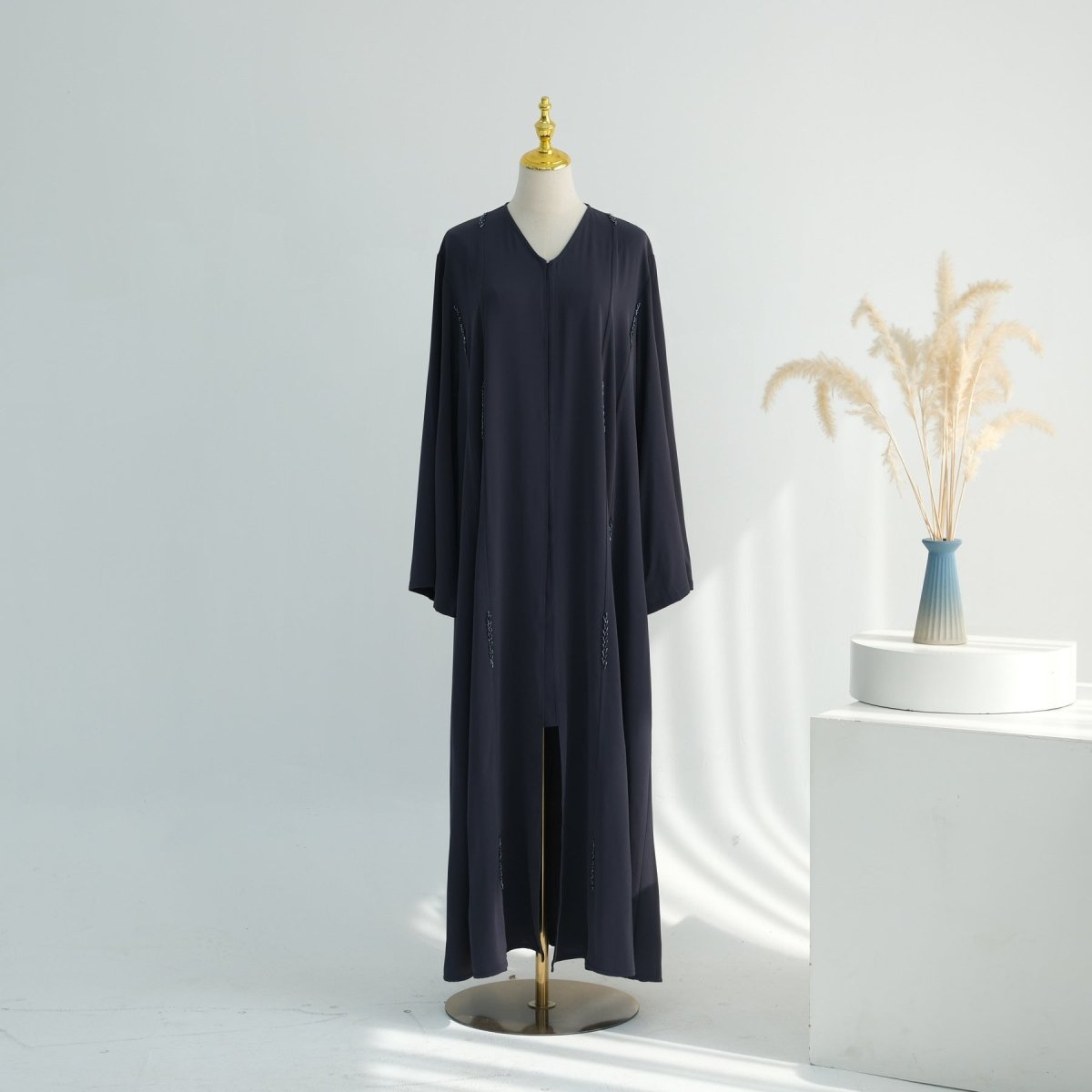Abaya ouverte en lin perlée à la main (MOA320)