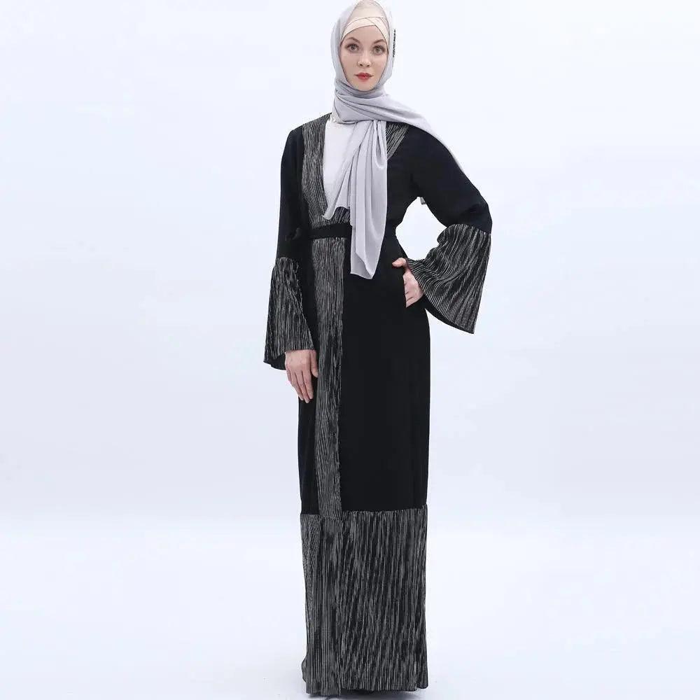 MO 001 Abaya Ouverte à Manches Trompette et Design Plissé