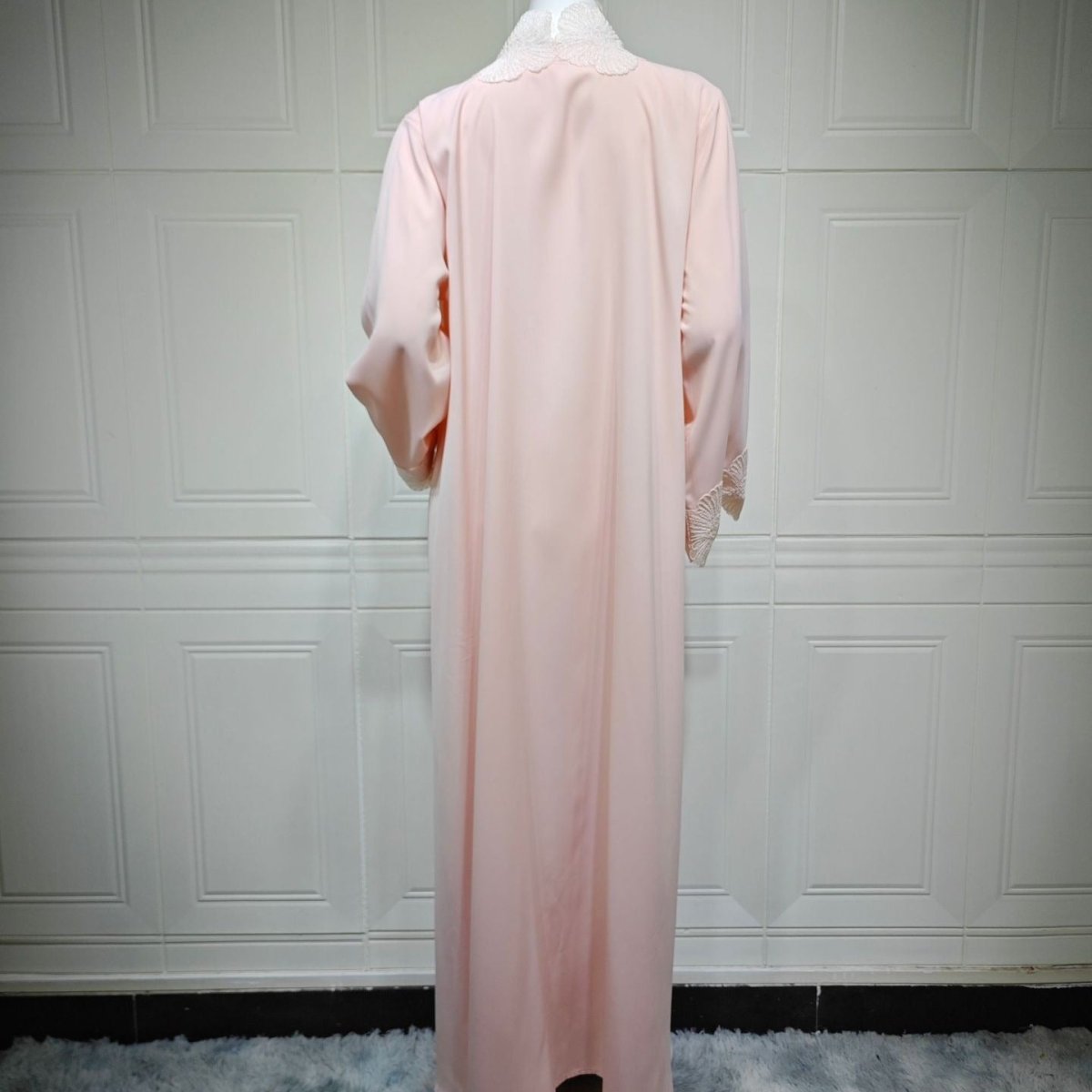 Abaya Ouverte à Applique Florale (MOA286)