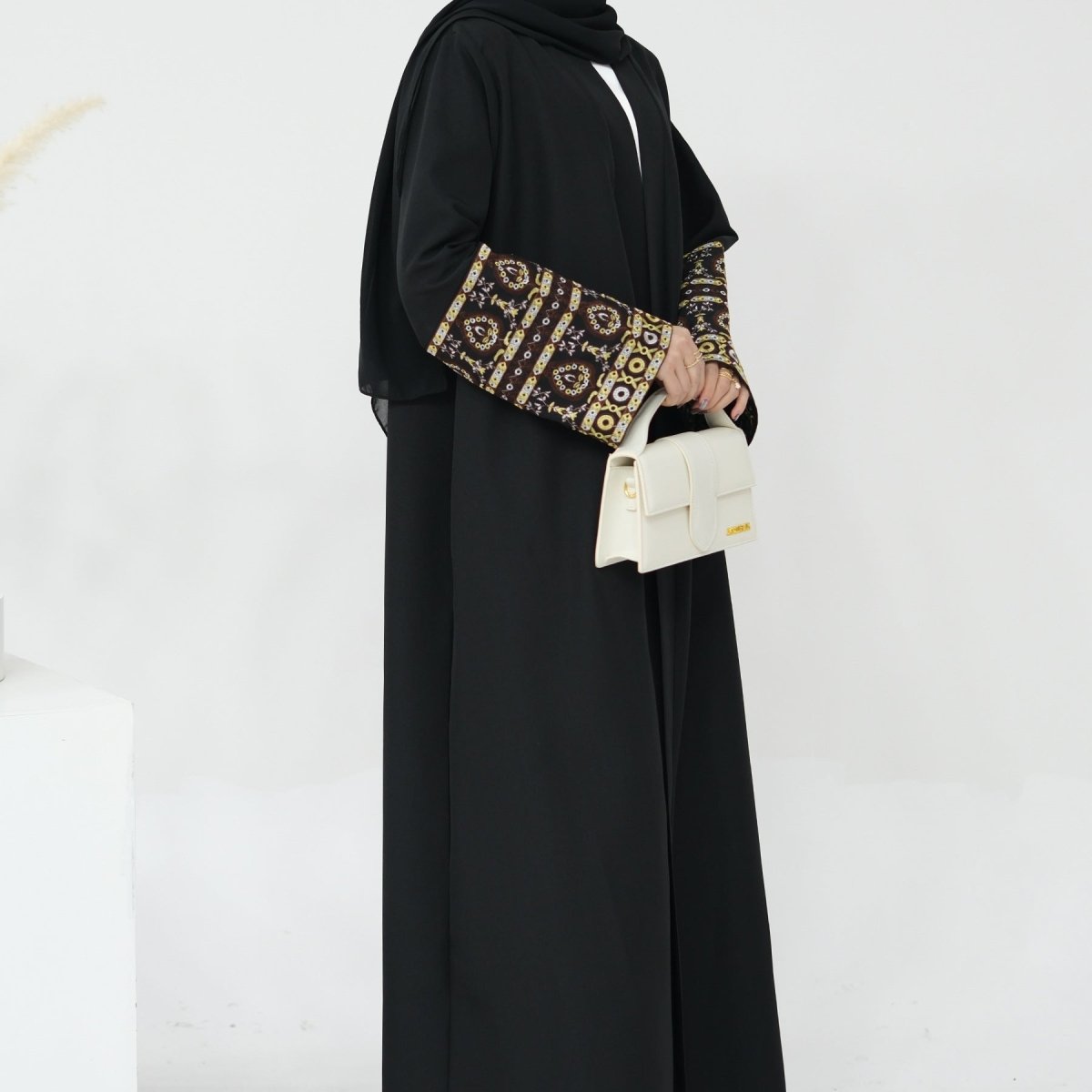Ensemble Abaya Ouverte Broderie Exquise (MOA039)
