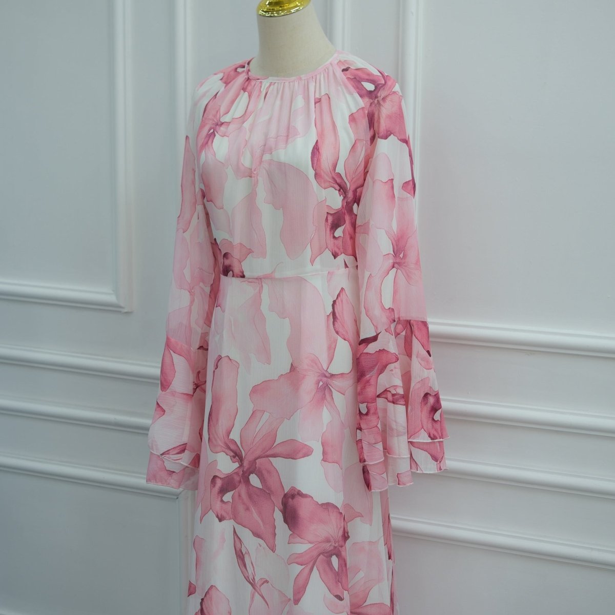 Robe maxi imprimée aquarelle à double couche et manches évasées (MS479)
