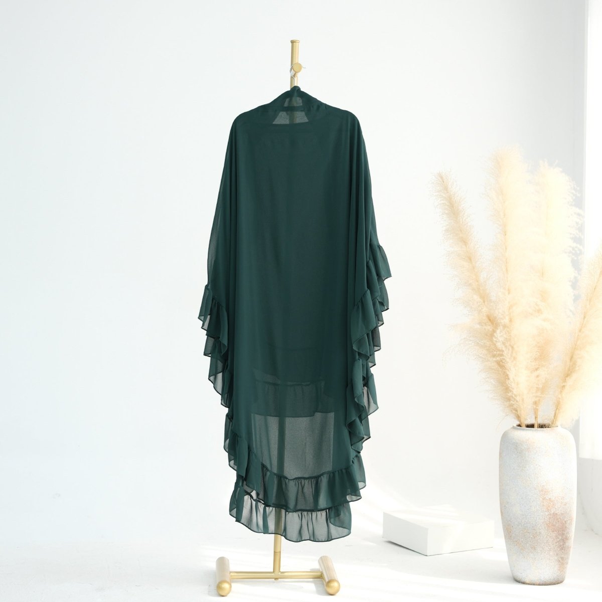 Hijabs Musulmans Unis et Doux au Design Cape Fluide | Foulard à Double Épaisseur, Grande Ampleur et Bords Volantés (MK023)