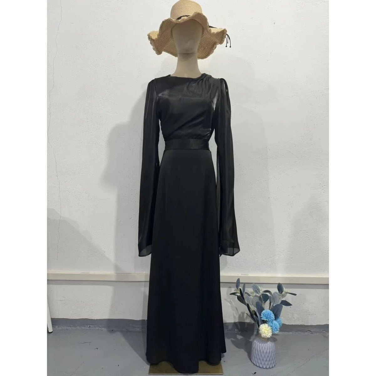 Robe d'été élégante en satin, coupe ajustée, avec manches à pendentif en fil de verre (MA161)