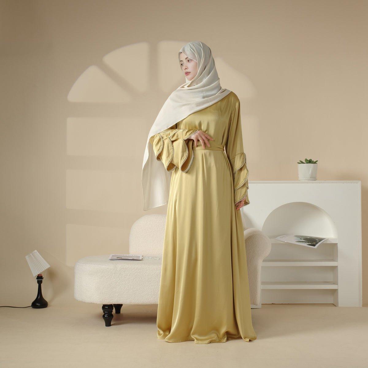 Abaya à manches froncées à triple rangée de diamants avec poches (MA040)