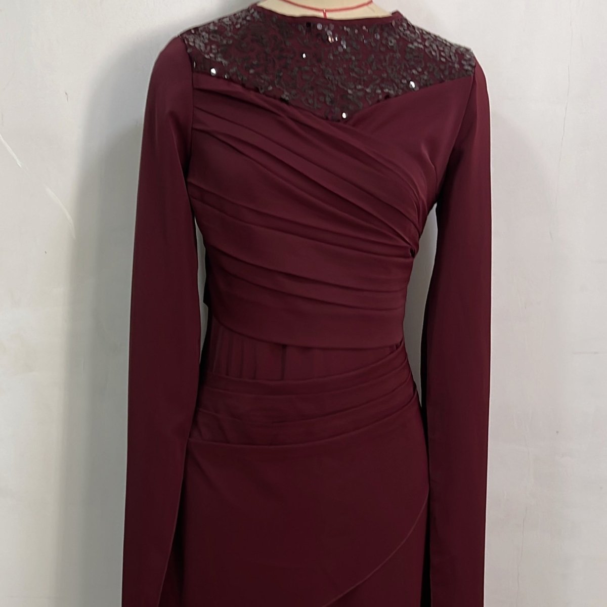 Robe Formelle Ornée de Sequins | Robe Moulante à Manches Longues et Effet Drapé (MS272)