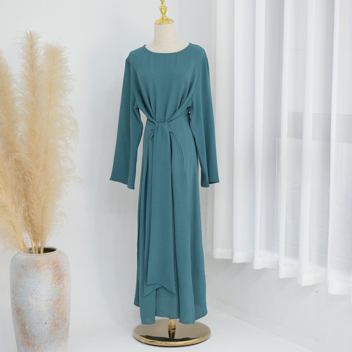 Abaya Crêpe Élégante Ajustée à Lacets (MA136)