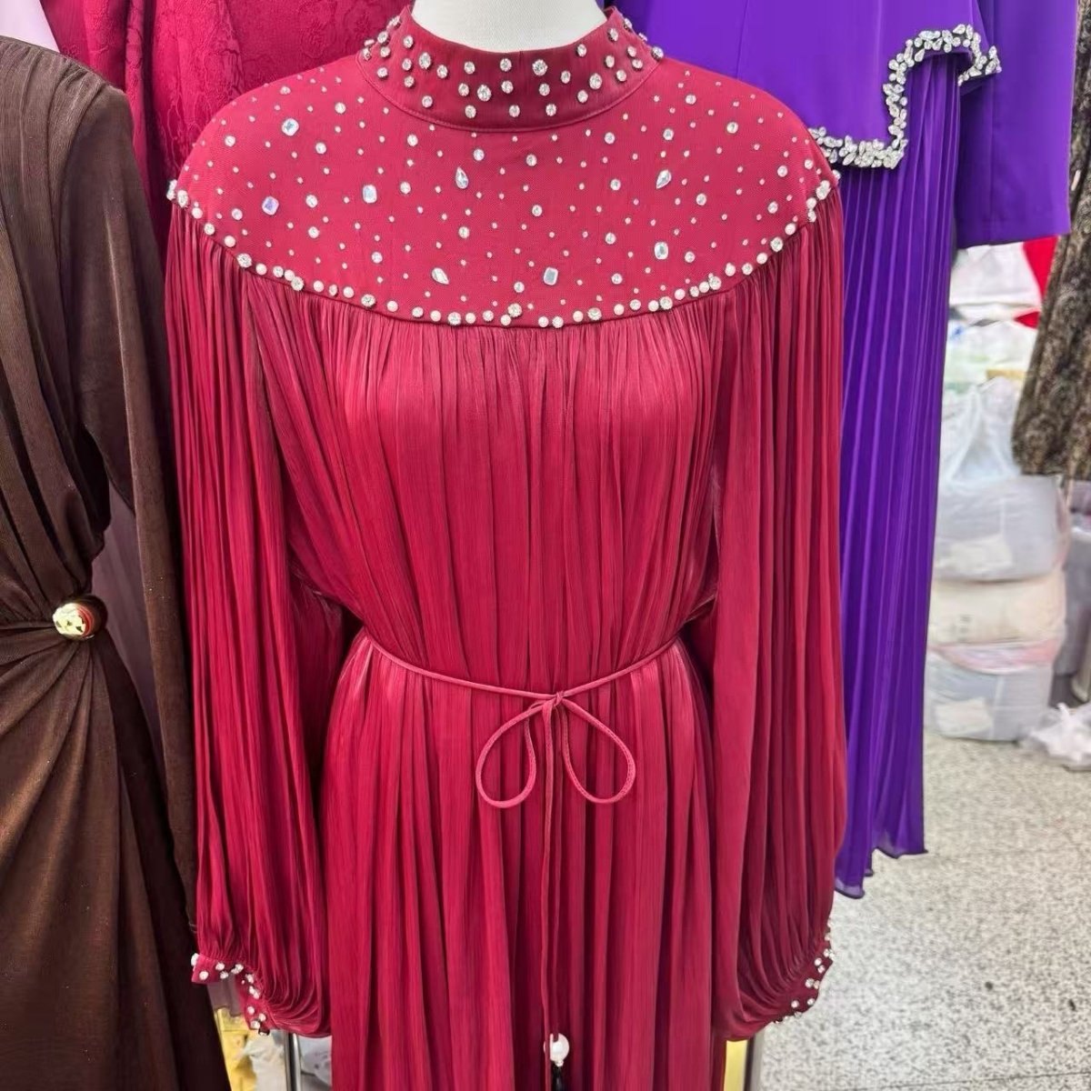 Robe Longue avec Empiècement Perles (MS385)