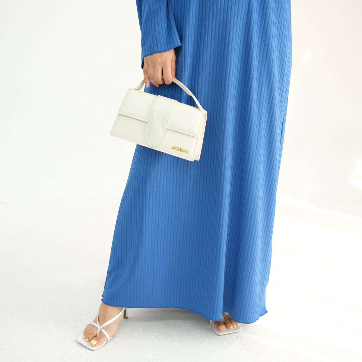 Abaya unie à col montant avec impression sous les bras (MA118)
