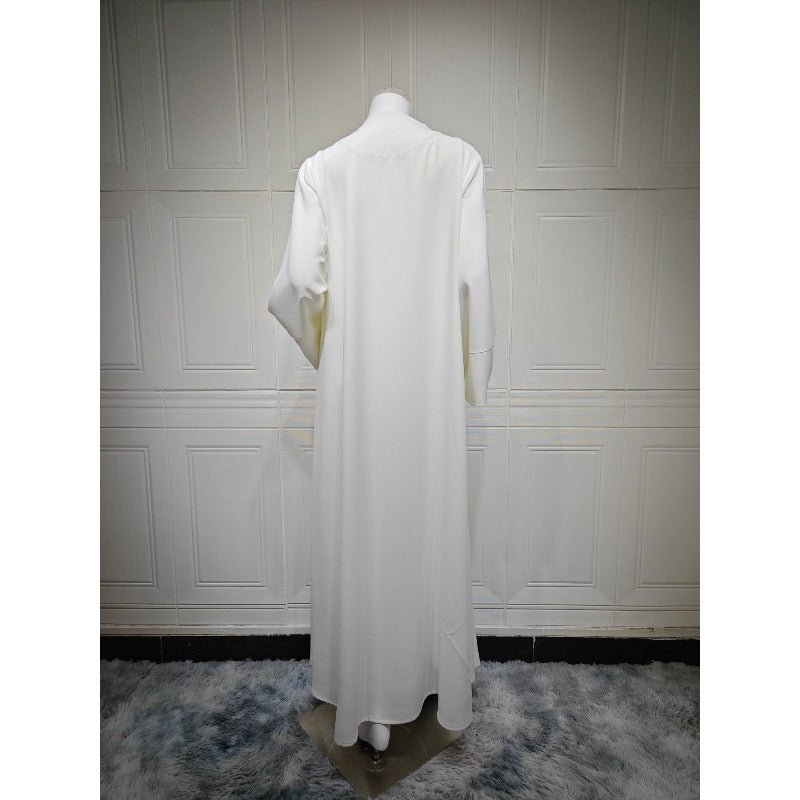 Abaya en tissu soie glacée froissée brodée à col en V (MOA234)