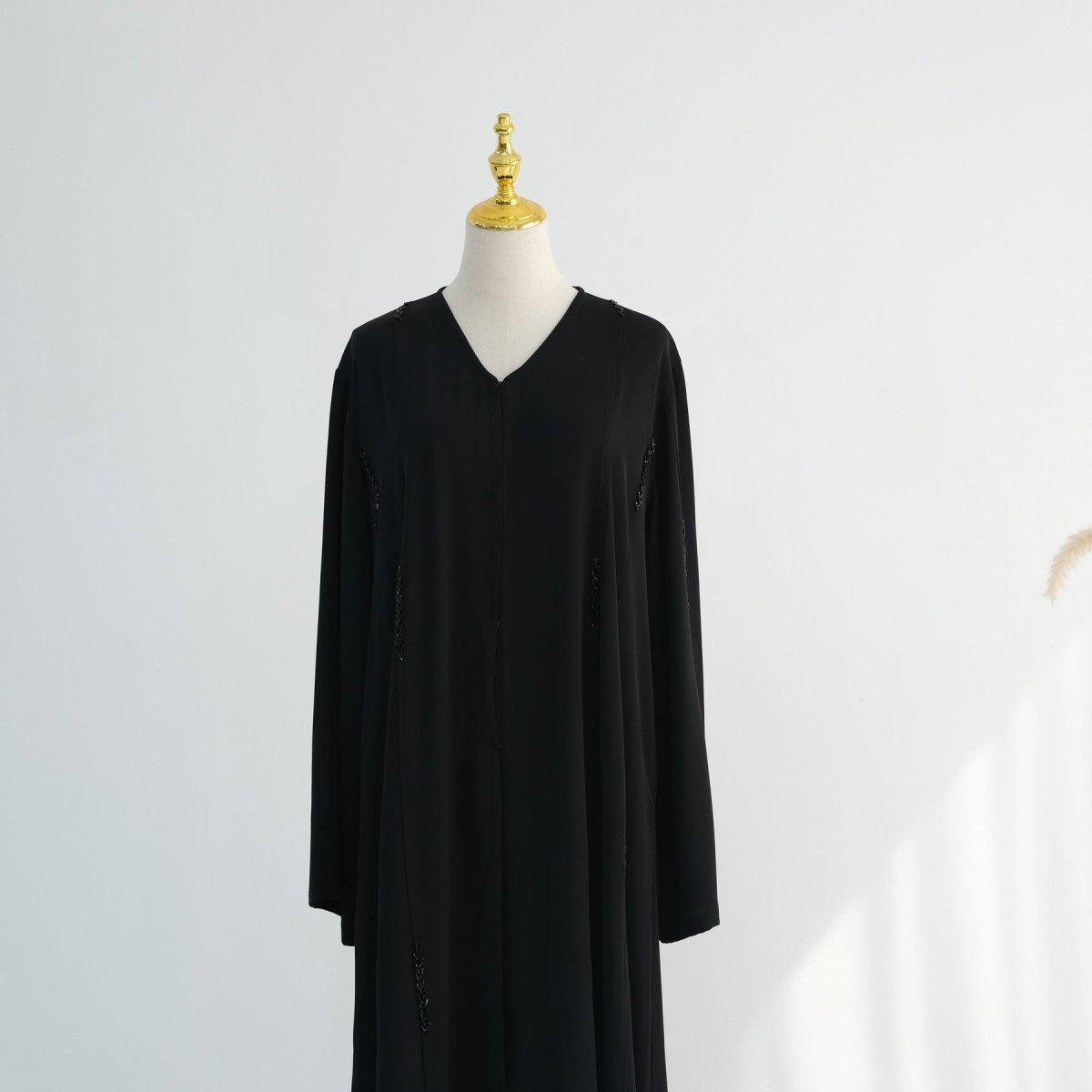 Abaya ouverte en lin perlée à la main (MOA320)