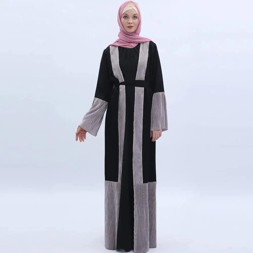 MO 001 Abaya Ouverte à Manches Trompette et Design Plissé