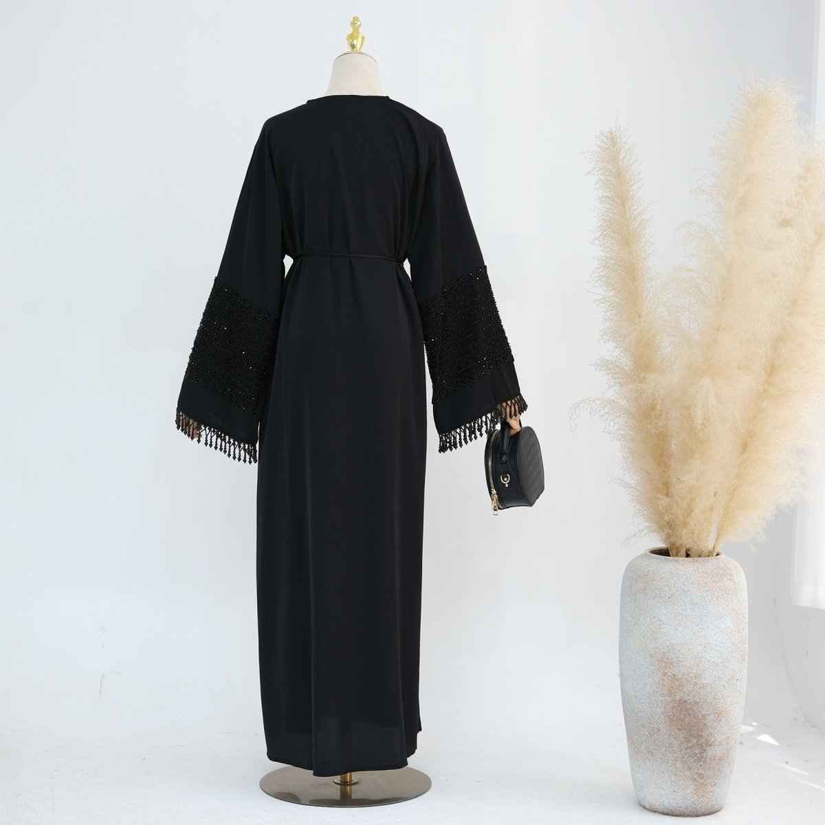 Abaya ouverte à manches évasées avec broderie perlée (MOA334)