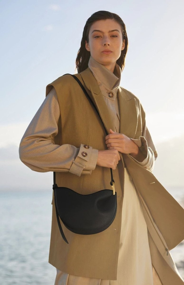 MAC182 Sac besace à bandoulière asymétrique en texture Lychee