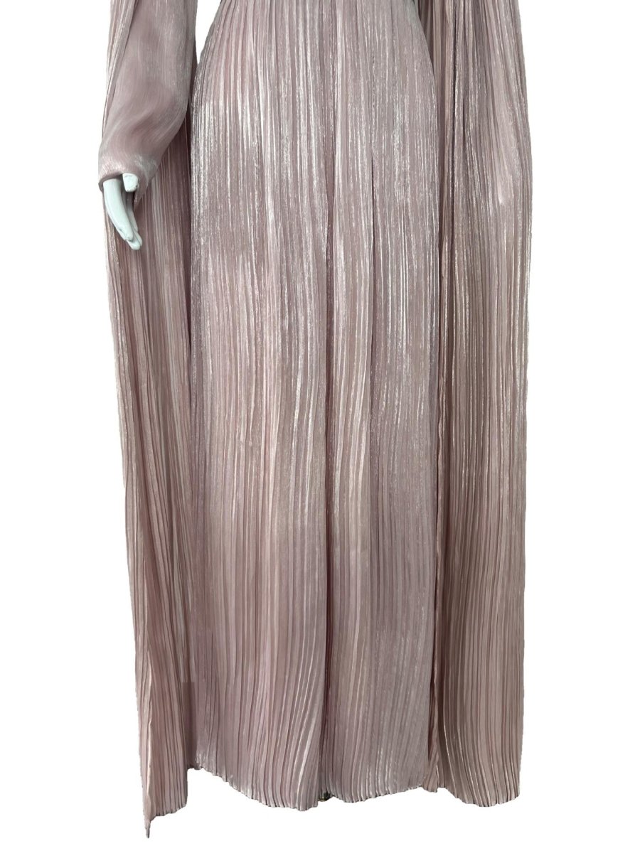 Robe longue plissée en mousseline perlée de perles et cristaux (MA441)