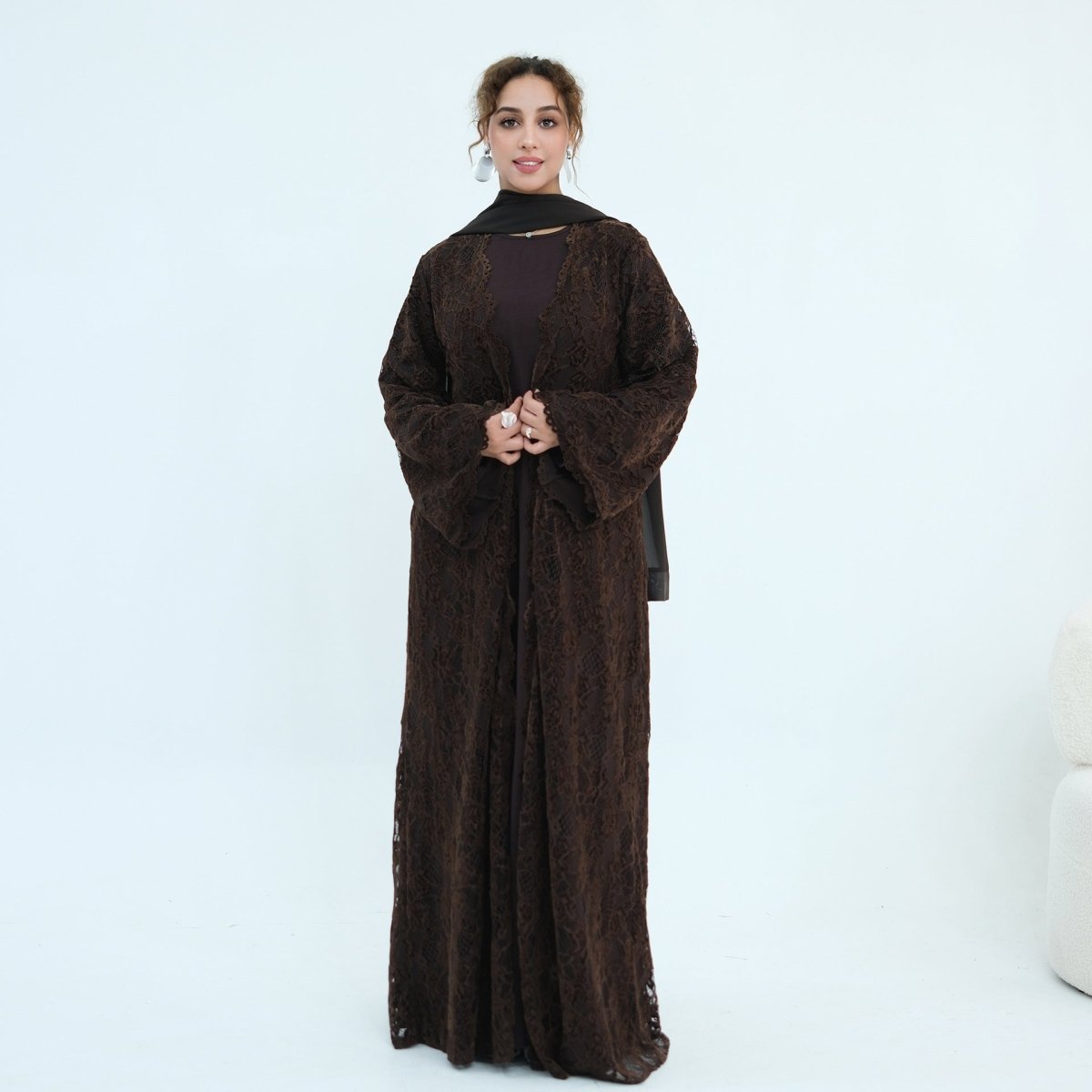 Abaya ouverte en dentelle florale avec doublure (MOA329)