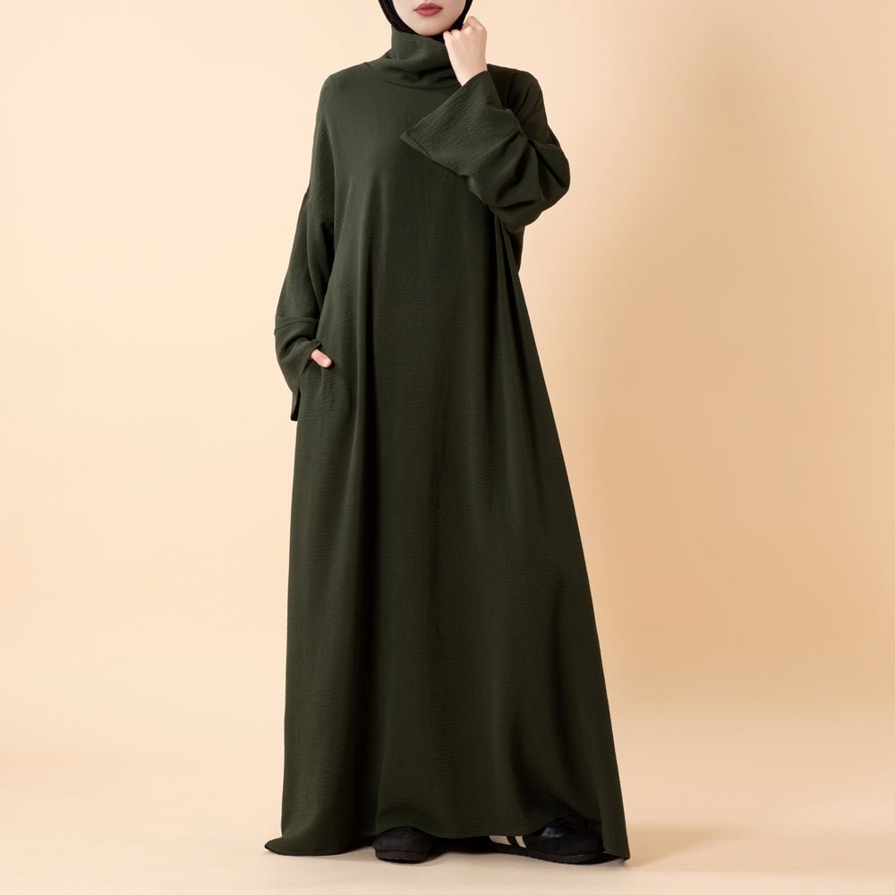 Abaya col roulé en crêpe Everyday – Coupe décontractée pour toutes les saisons (MA384)