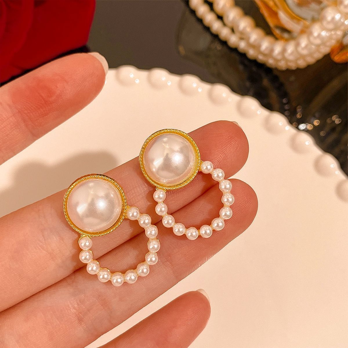 Boucles d'Oreilles Clous Perle Rouge Vin Vintage (MAC466)