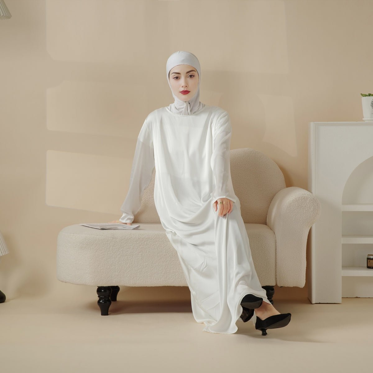 Abaya Ouverte Brodée Main Petal Glow — Collection Secret Garden (MOA295)