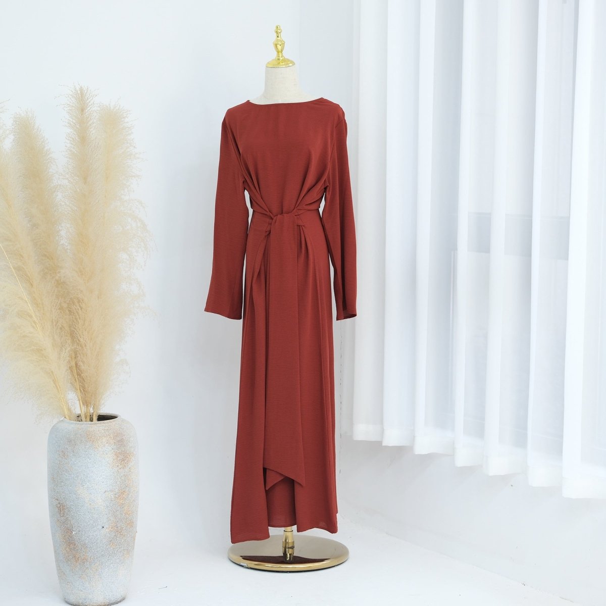 Abaya Crêpe Élégante Ajustée à Lacets (MA136)
