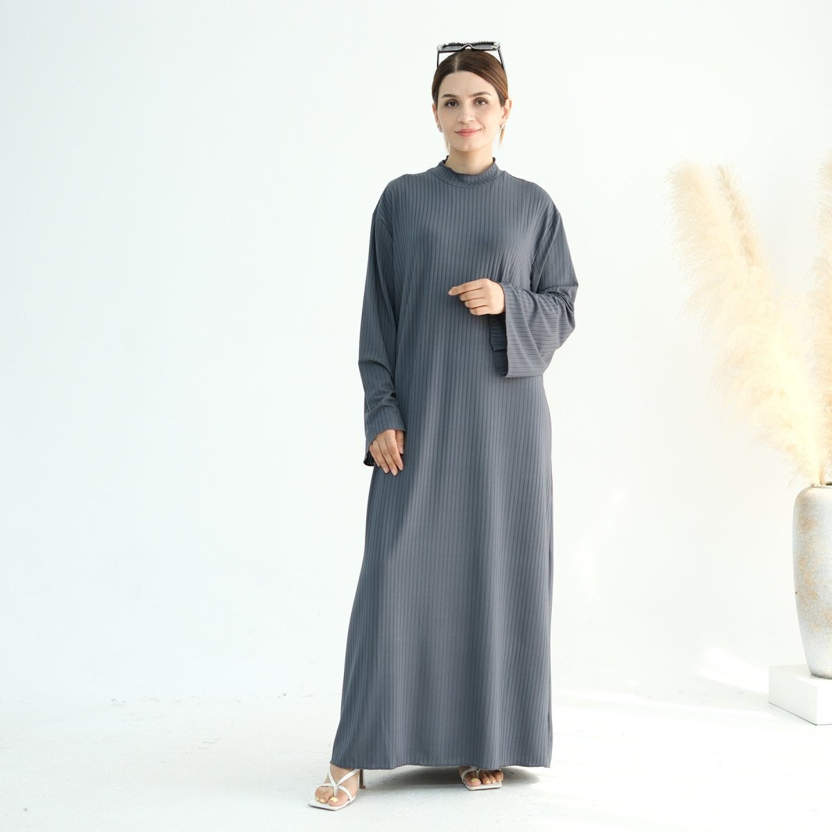 Abaya unie à col montant avec impression sous les bras (MA118)