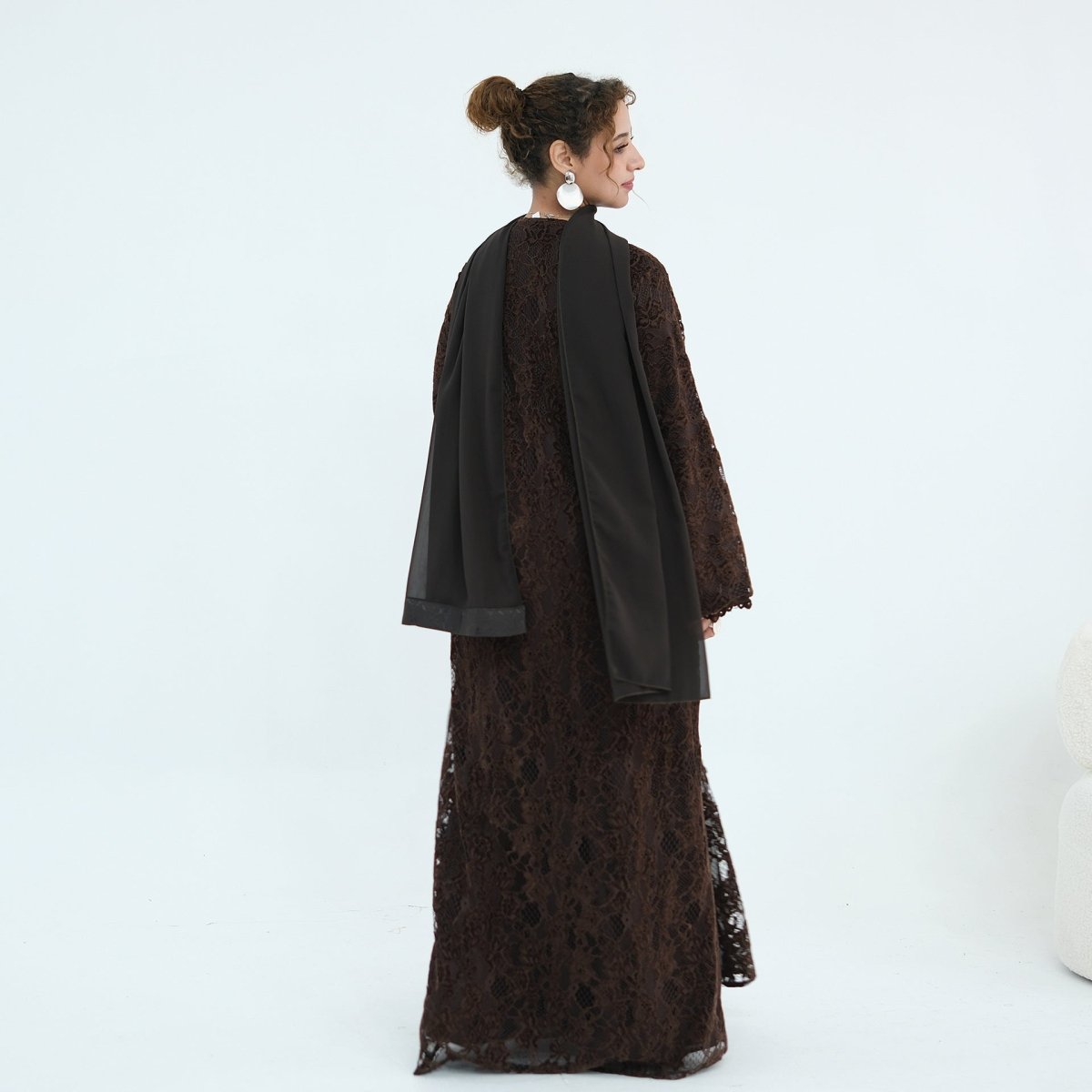 Abaya ouverte en dentelle florale avec doublure (MOA329)