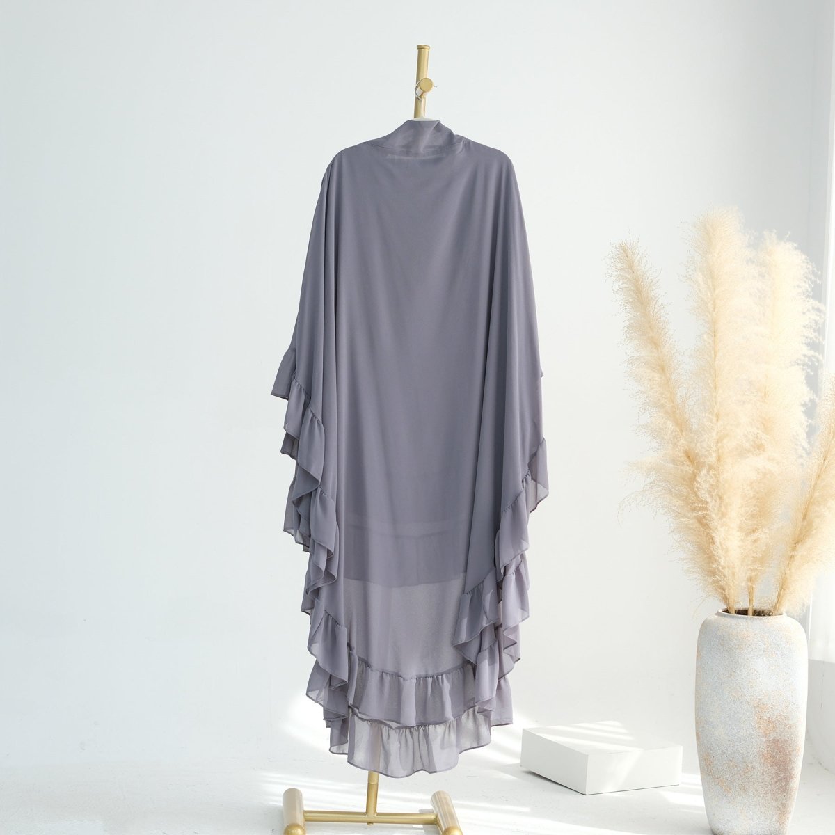 Hijabs Musulmans Unis et Doux au Design Cape Fluide | Foulard à Double Épaisseur, Grande Ampleur et Bords Volantés (MK023)