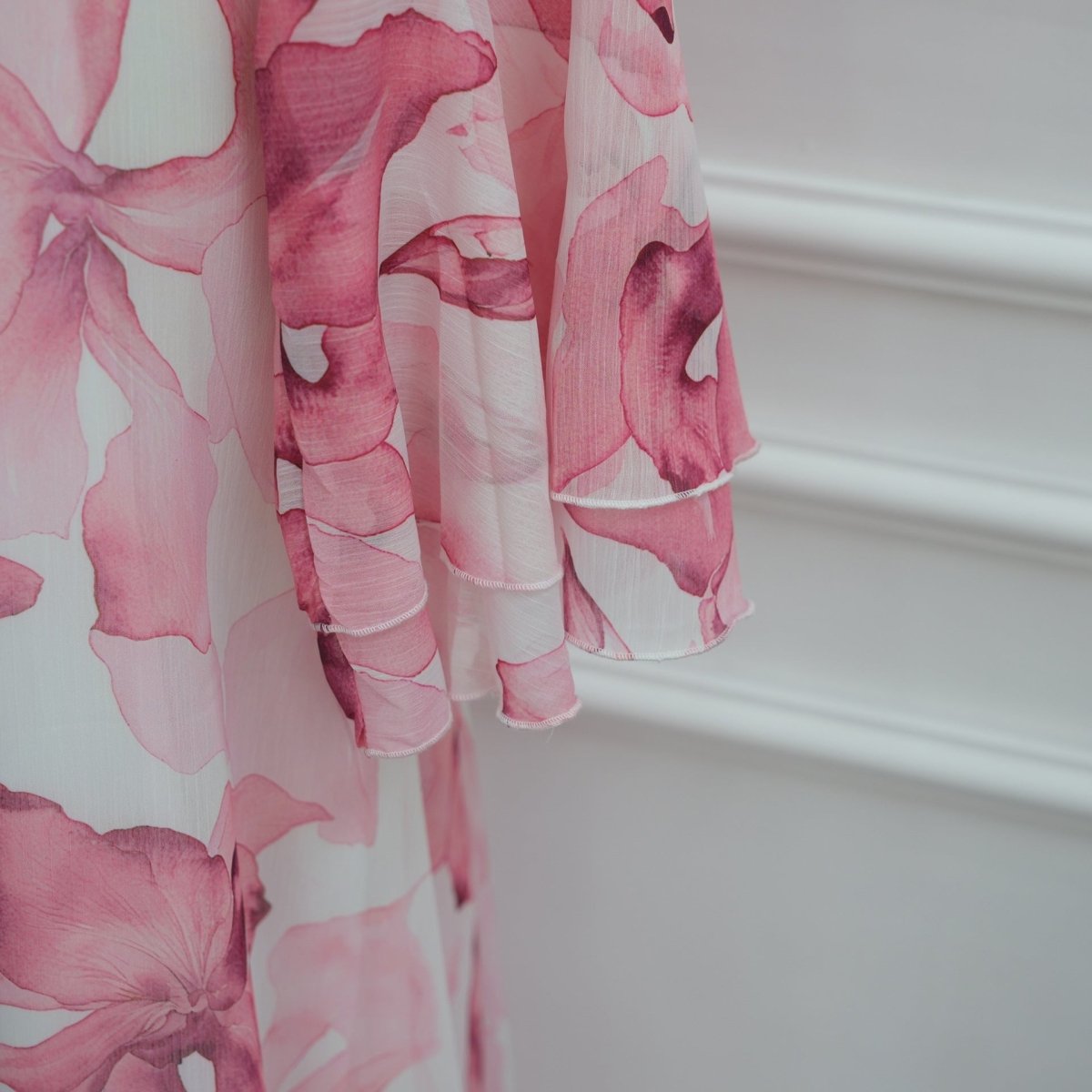 Robe maxi imprimée aquarelle à double couche et manches évasées (MS479)