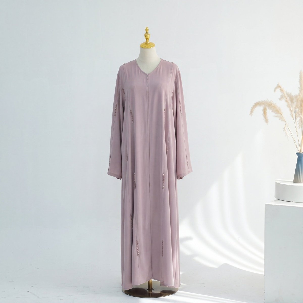 Abaya ouverte en lin perlée à la main (MOA320)