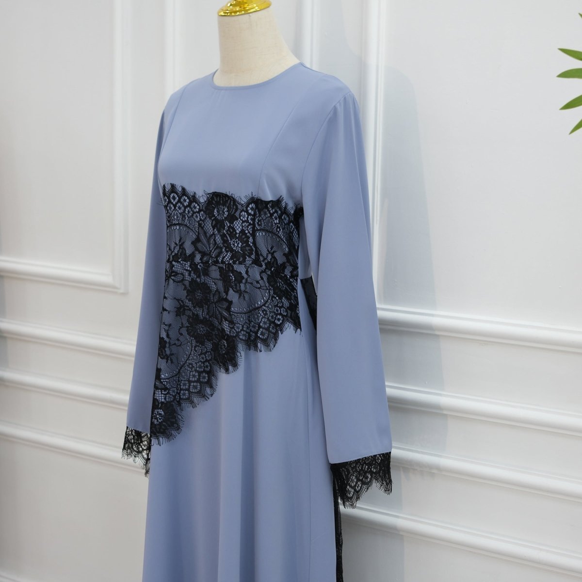 Robe Maxi avec Empiècement en Dentelle Contrastée à la Taille (MS409)