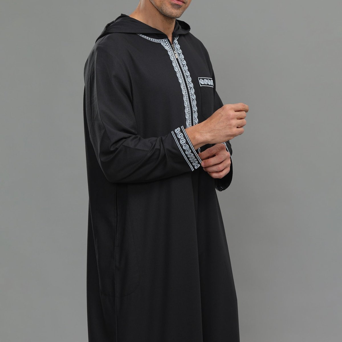 Thobe brodé à capuche pour homme avec poches (MT037)