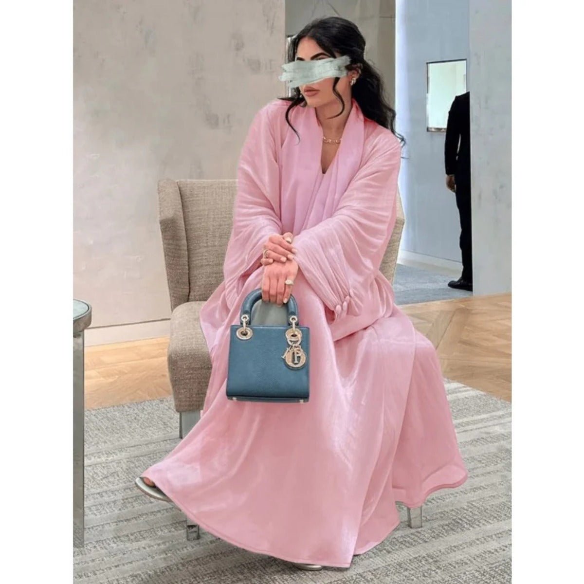 Abaya Ouverte en Satin Brillant | Abaya Brillante à Manches Volantes (MOA141)