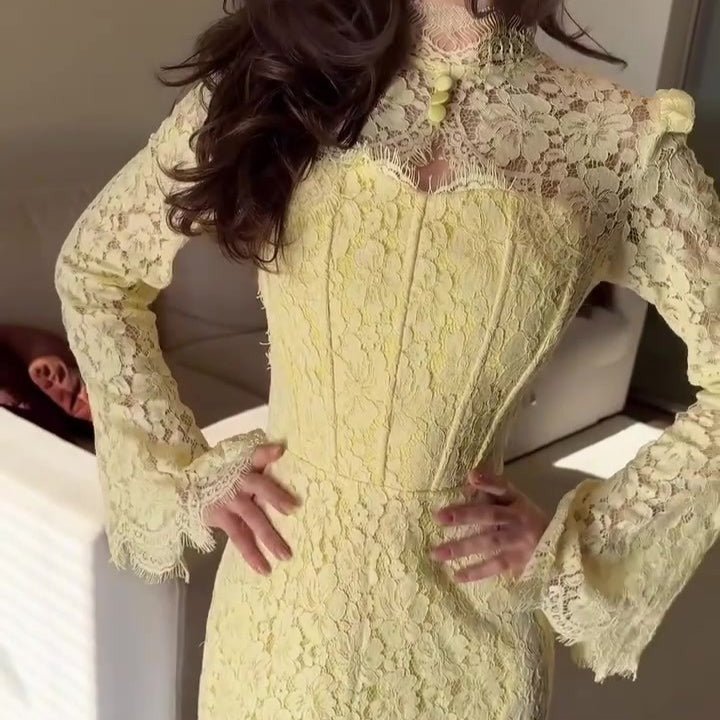Robe de luxe en dentelle avec manches évasées (MS339)