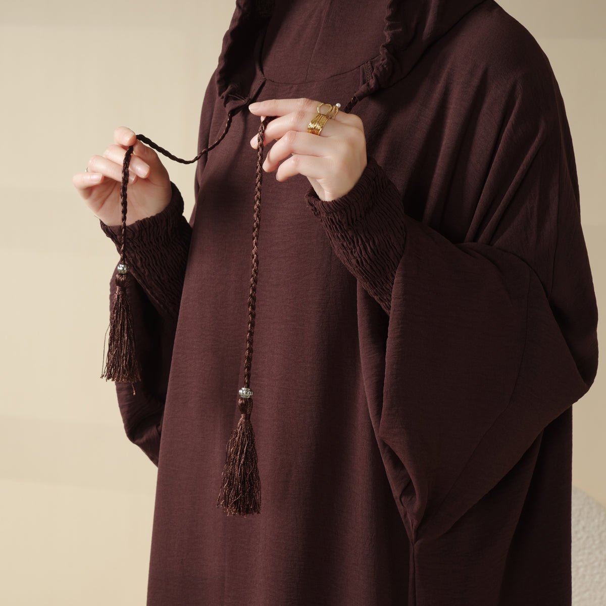 Jilbab Uni et Élégant à Capuche | Jilbab en Crêpe avec Capuche Intégrée (MJ015)