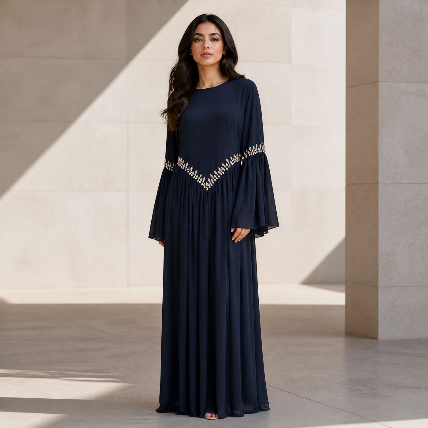 Robe Maxi Taille et Poignets Ornés de Strass avec Manches Évasées (MS513)