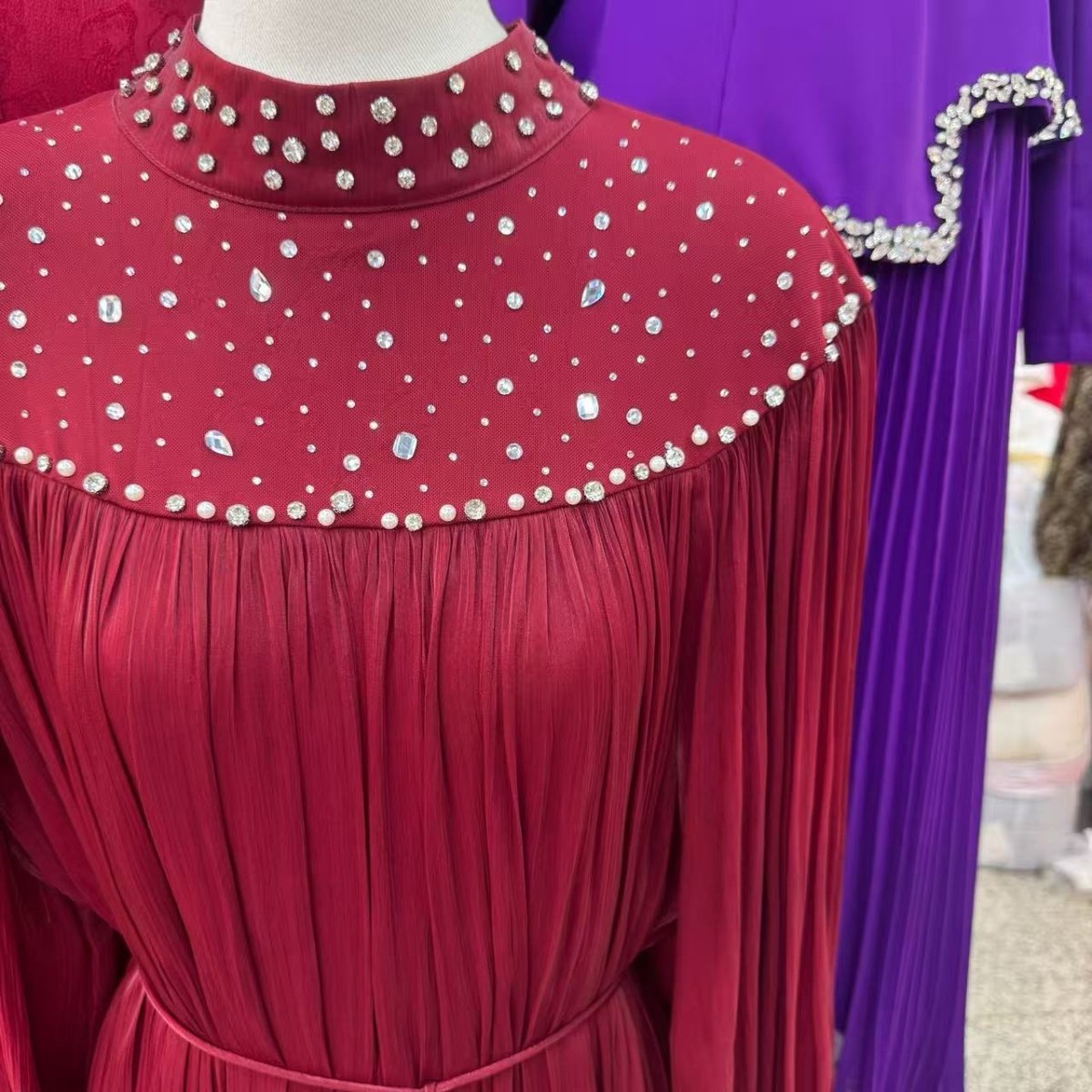 Robe Longue avec Empiècement Perles (MS385)