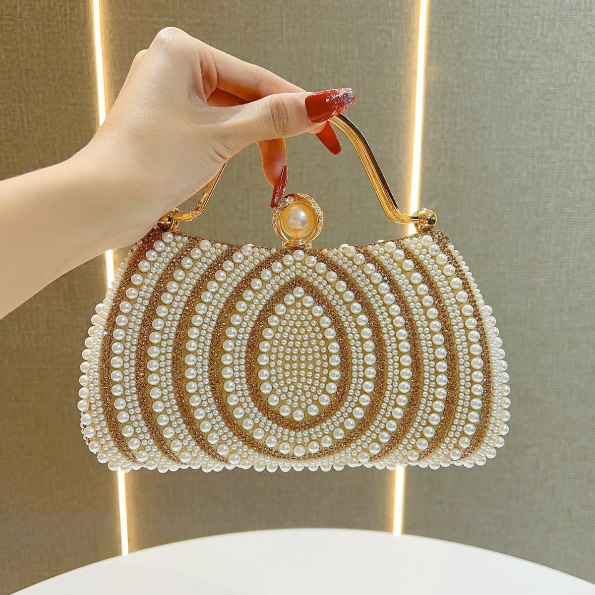 Sac de soirée orné de perles et de strass, monture dorée, avec bandoulière chaîne (MAC249)