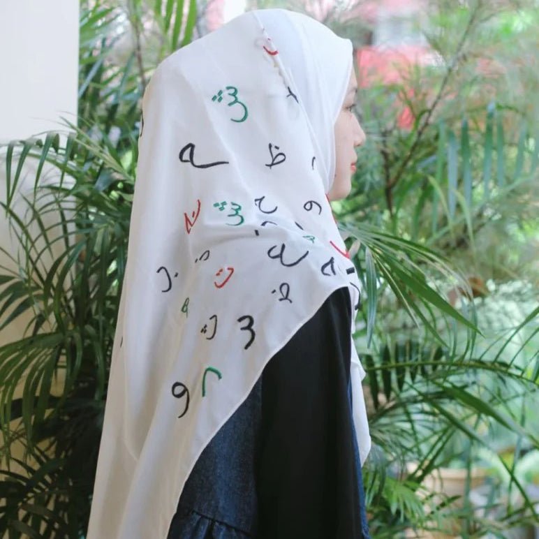 Hijab en Mousseline Free Palestine – Foulard Symbolique avec Motif de Lettre Arabe (MH107)