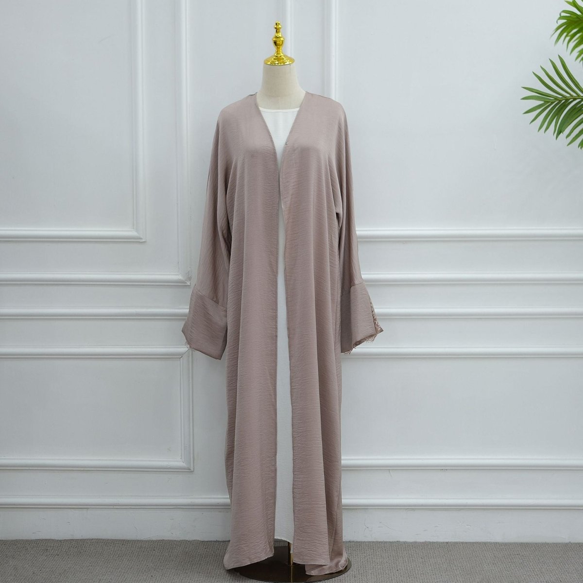 Abaya Ouverte Froissée avec Poignet en Dentelle (MOA328)
