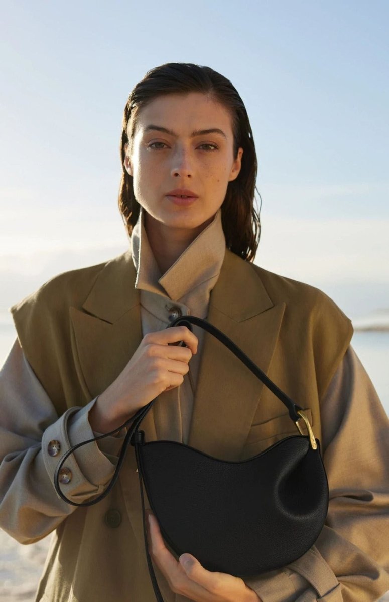 MAC182 Sac besace à bandoulière asymétrique en texture Lychee