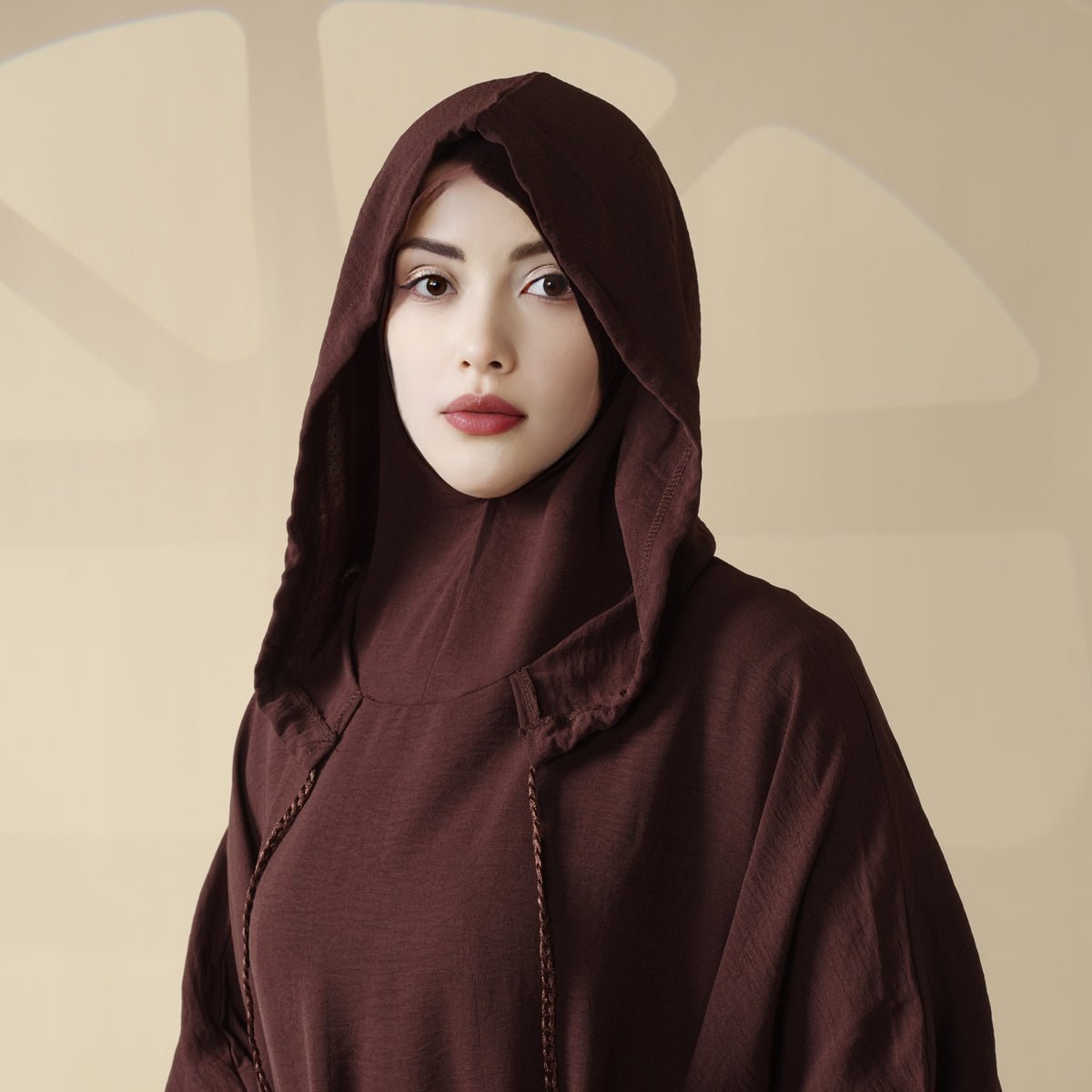 Jilbab Uni et Élégant à Capuche | Jilbab en Crêpe avec Capuche Intégrée (MJ015)