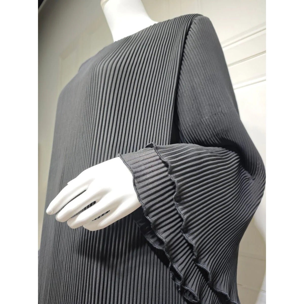 Robe Abaya élégante en mousseline plissée pour femmes musulmanes, coupe pull-over modeste, coloris uni, avec manches évasées (MA176)