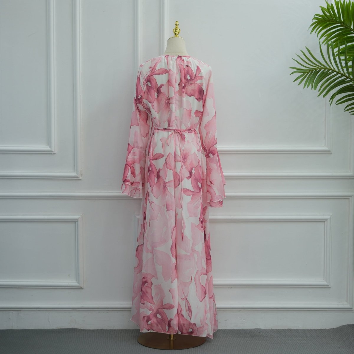 Robe maxi imprimée aquarelle à double couche et manches évasées (MS479)