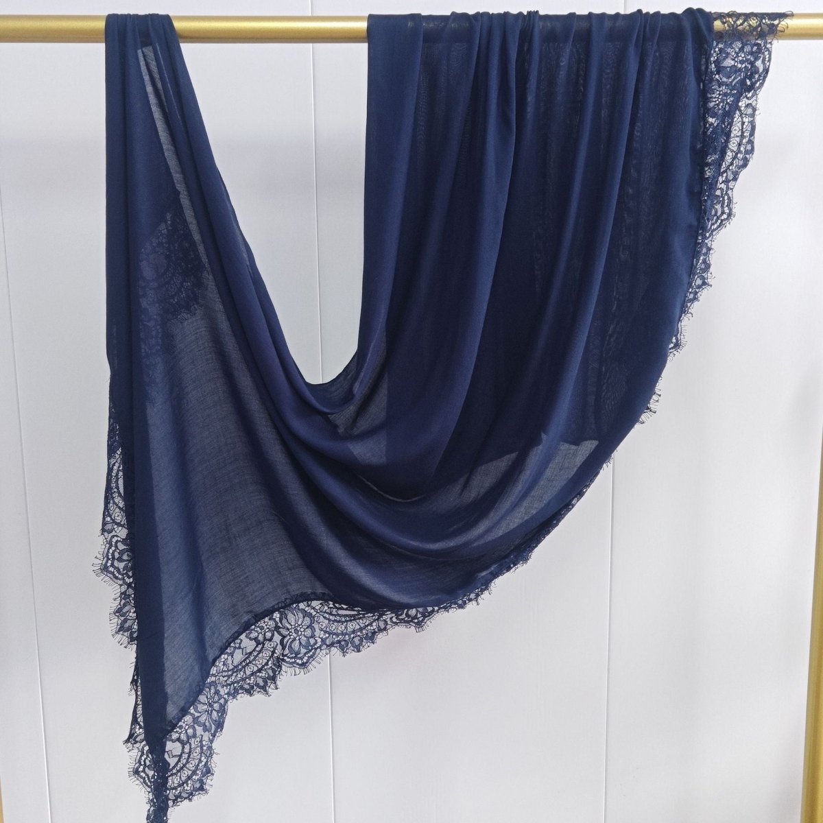 Hijab en rayonne avec bordure en dentelle (MH211)