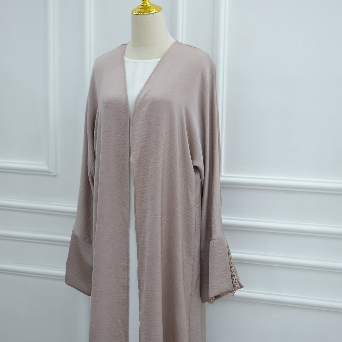 Abaya Ouverte Froissée avec Poignet en Dentelle (MOA328)