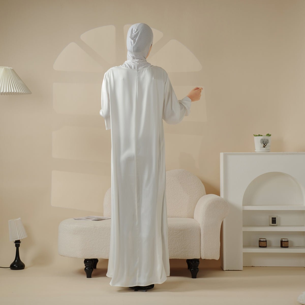 Abaya Ouverte Brodée Main Petal Glow — Collection Secret Garden (MOA295)
