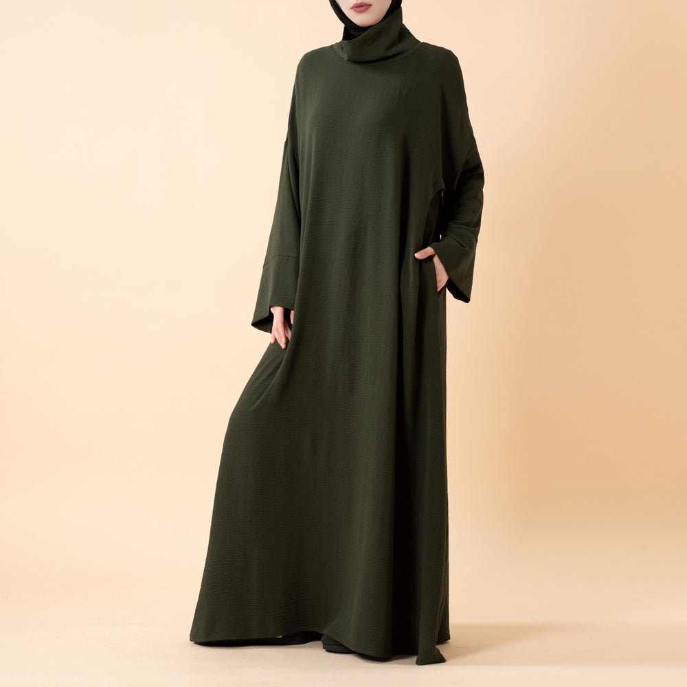 Abaya col roulé en crêpe Everyday – Coupe décontractée pour toutes les saisons (MA384)
