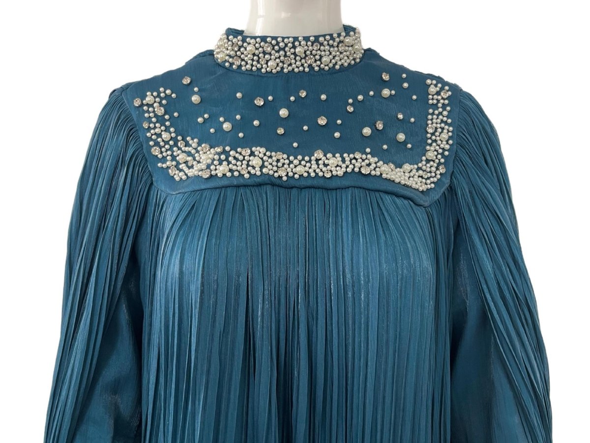 Robe longue plissée en mousseline perlée de perles et cristaux (MA441)