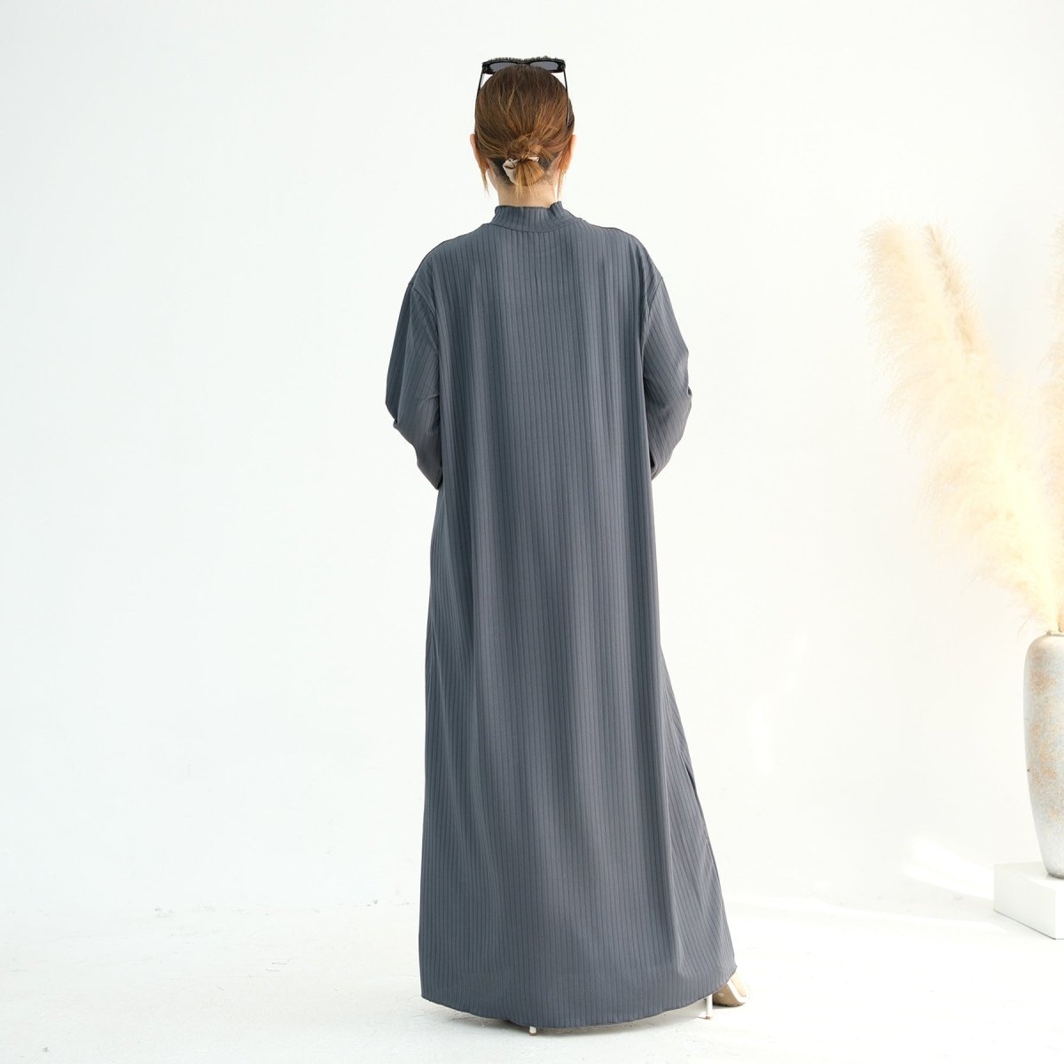 Abaya unie à col montant avec impression sous les bras (MA118)