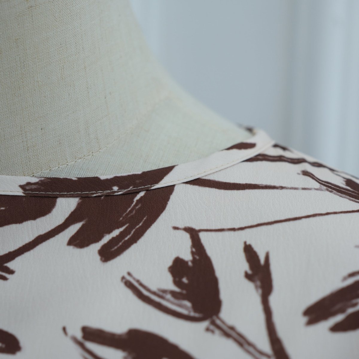 Robe Maxi Imprimée à Manches Cloche Froissées-Délavées (MS474)